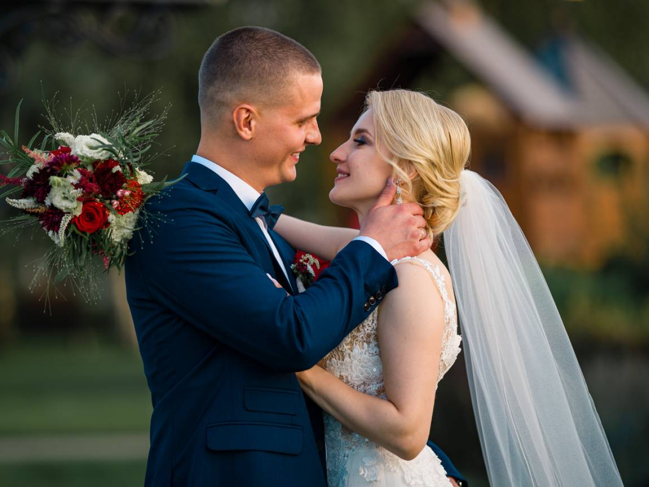 Przytulająca się Para Młoda